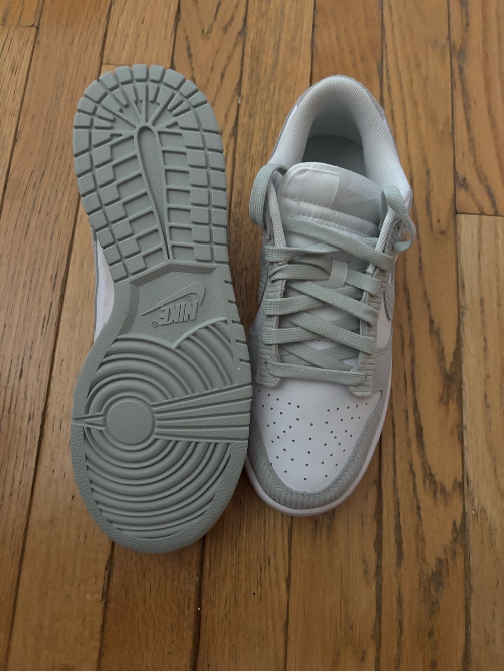 Nike Low-Top Sneakers in White and Light Gray